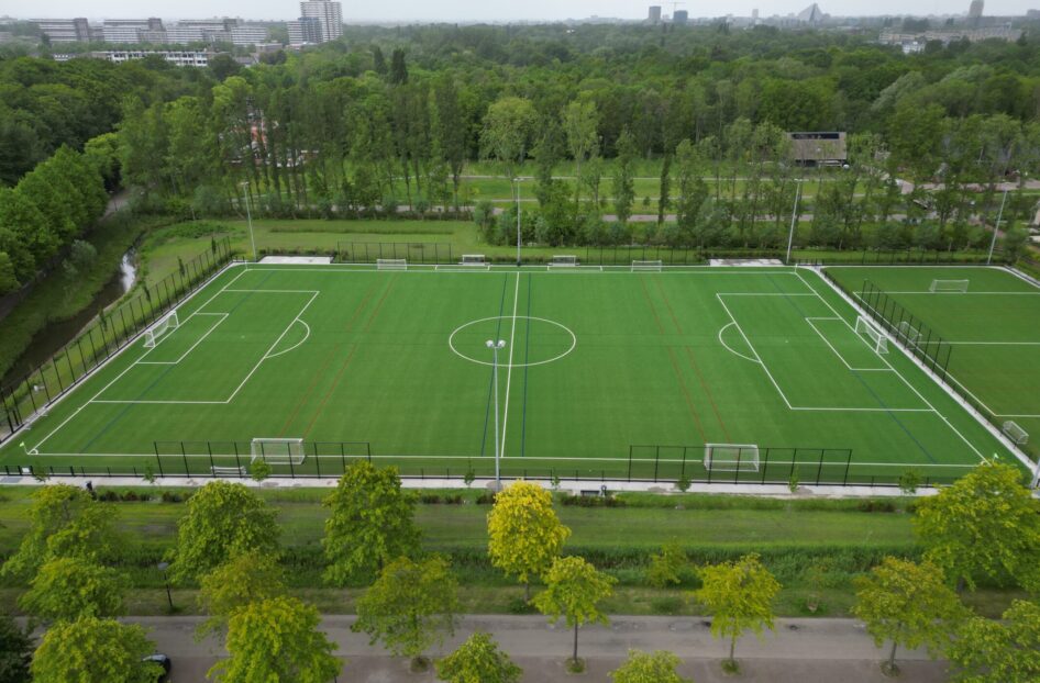 Nieuwe kunstgrasvelden KRSV Vredenburg Rijswijk.