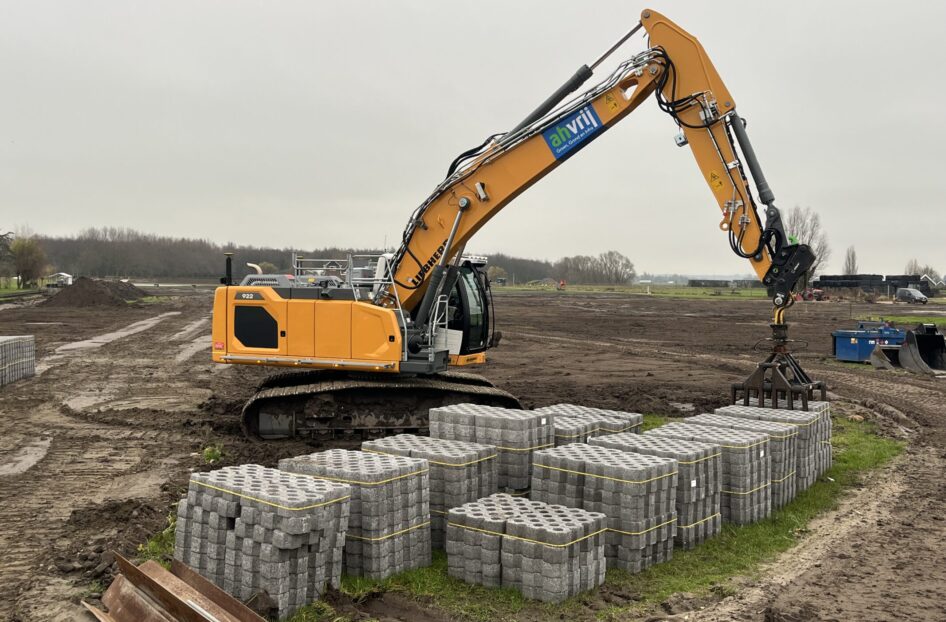 Liebherr R922